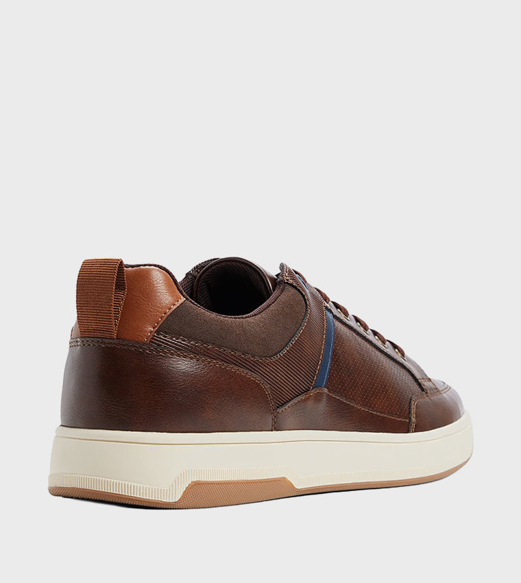 BOOSTER Round Toe Low Top Sneakers