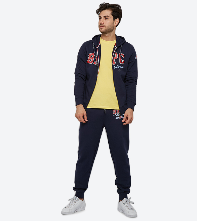 تيشيرت بياقة مستديرة ومطرز