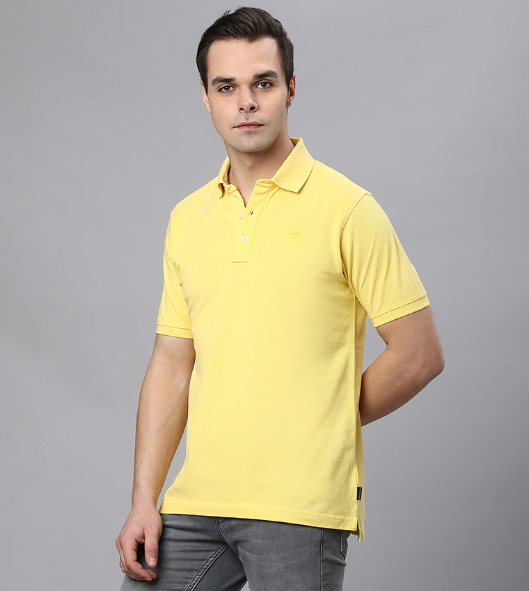 تيشيرت بولو مطرز بأكمام قصيرة و شعار الماركة 