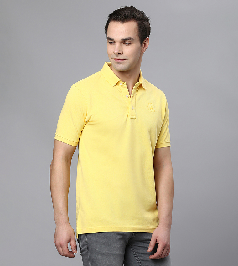 تيشيرت بولو مطرز بأكمام قصيرة و شعار الماركة 