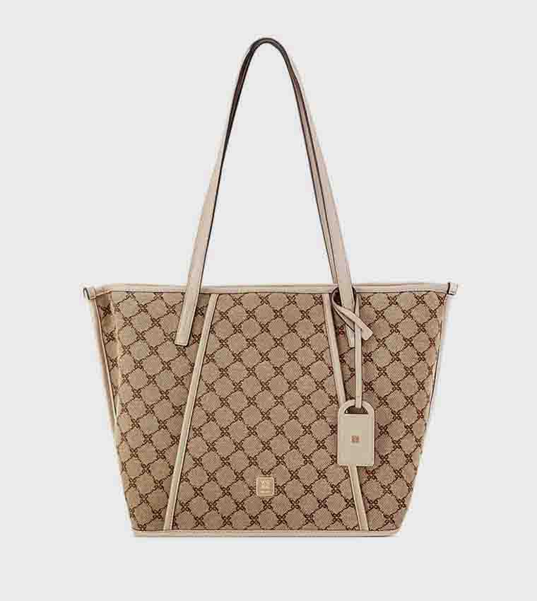 شنطة توت نسائية بنقشة مونوغرام 