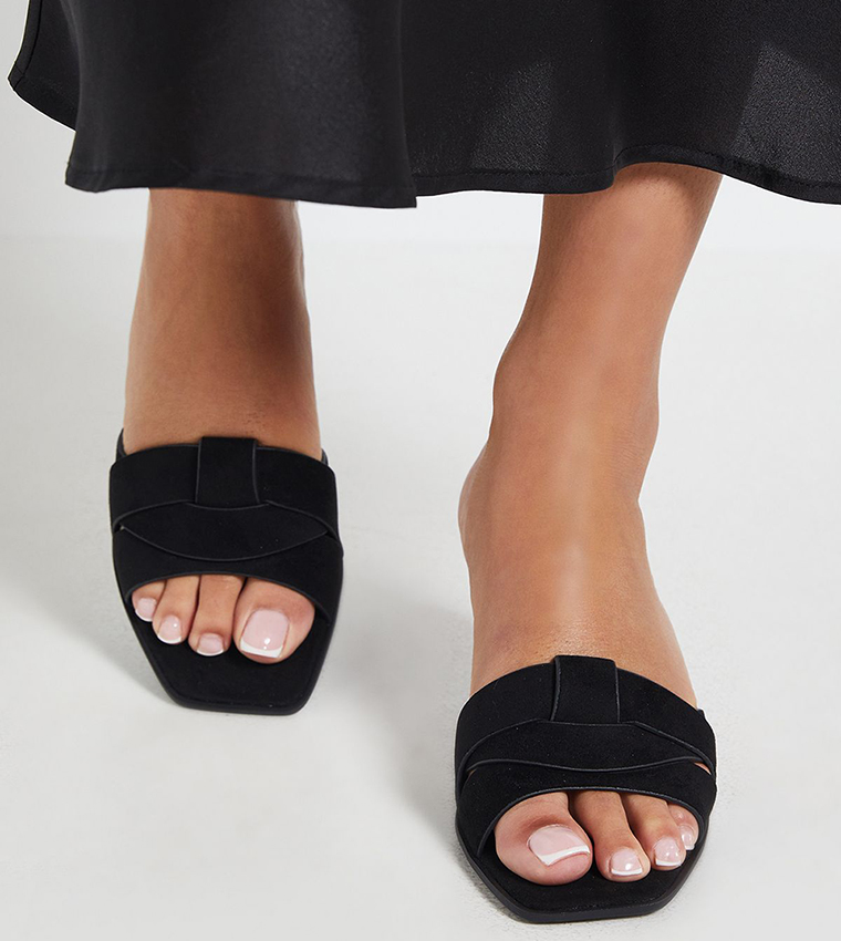 صندل شامواه صناعي بكعب قصير