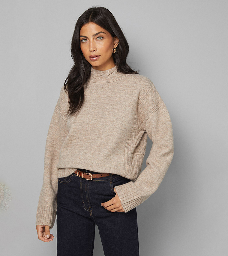 سويتر محبوك بياقة عالية