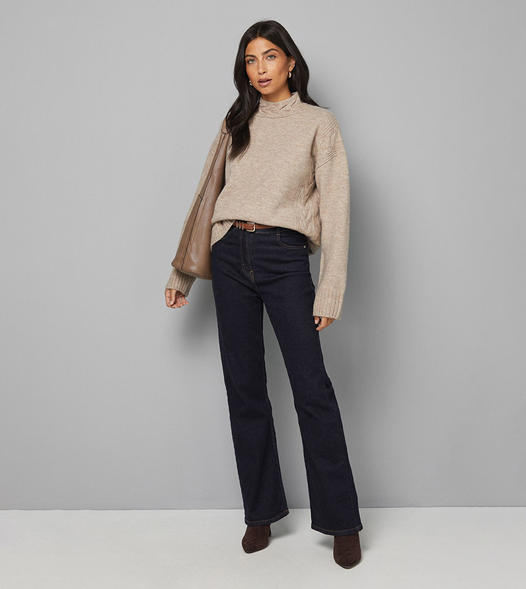 سويتر محبوك بياقة عالية