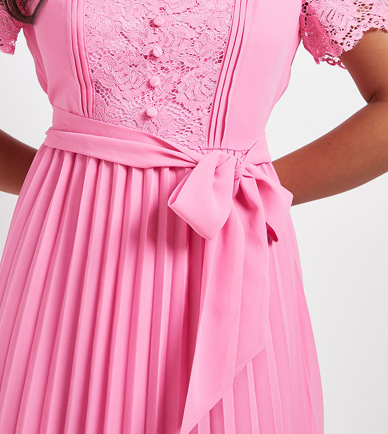 Petite Lace Collarless Pleated Midi Dress