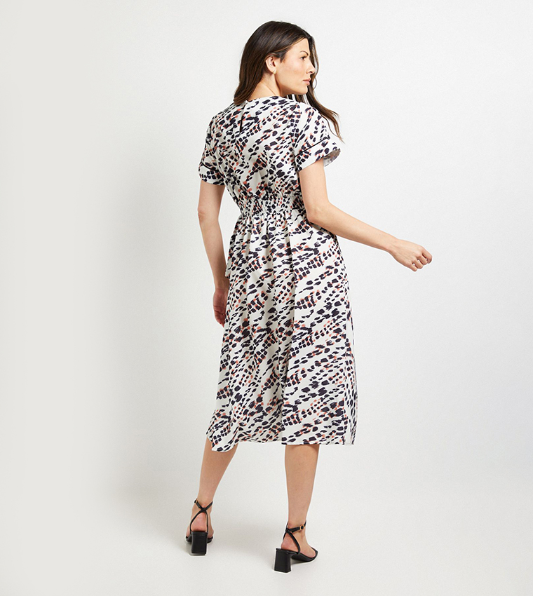 فستان ميدي كم قصير بعقدة بطبعة