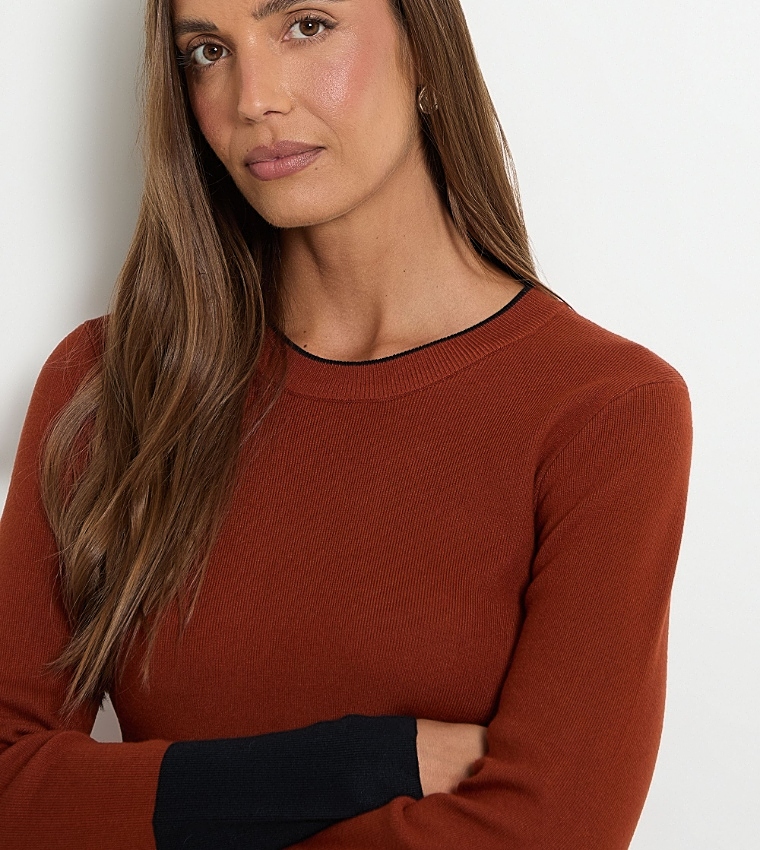 واليس   سترات بياقة دائرية - بني  Round Neck Sweaters