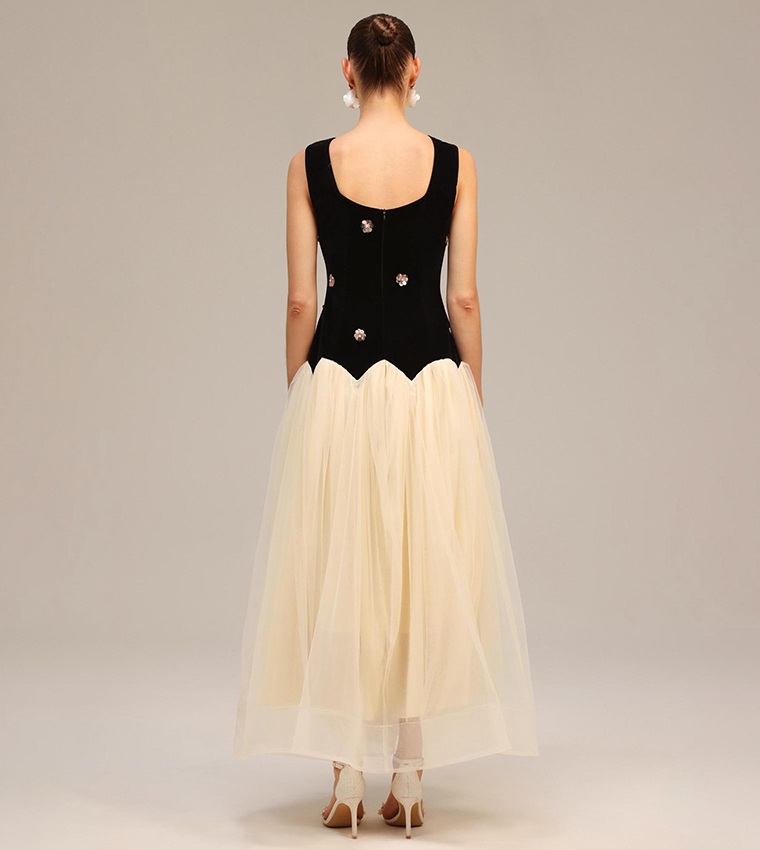 فستان سهرة ماكسي بدون كم مزين بالترتر 