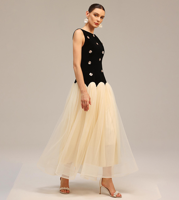 فستان سهرة ماكسي بدون كم مزين بالترتر 