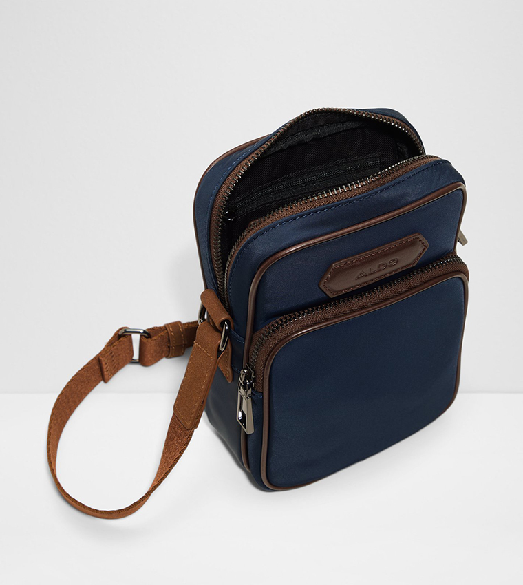 شنطة كروس بودي بجيب أمامي بشعار