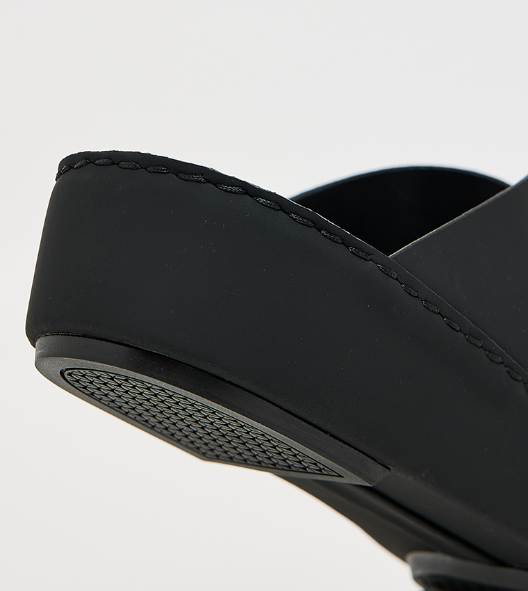 Solid Cut-Out Arabic Sandals