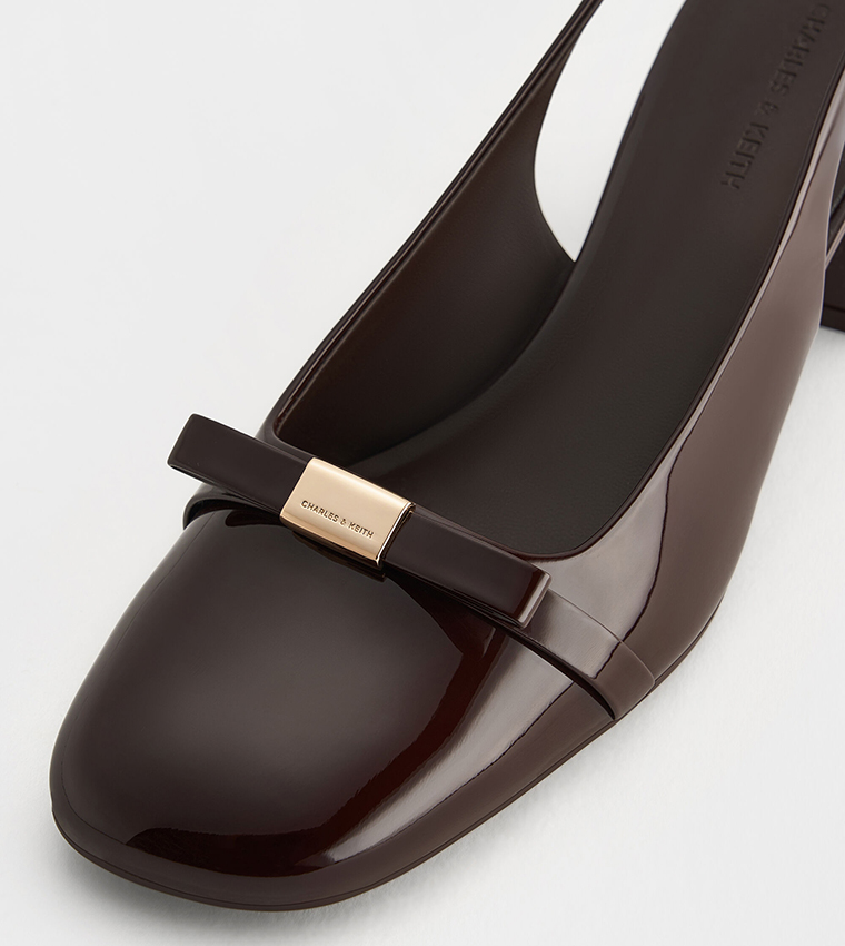 صندل بكعب مربع وحزام كاحل 