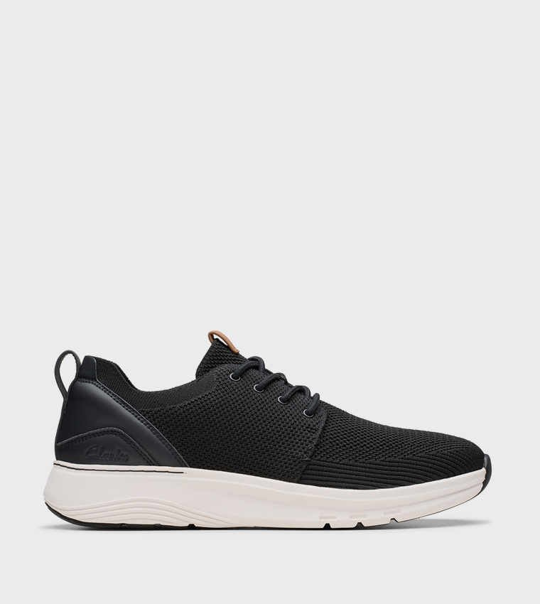 MOTION TREK Runner Sneakers