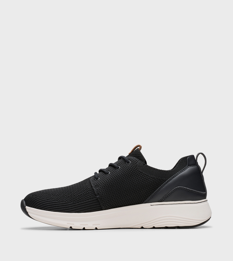 MOTION TREK Runner Sneakers