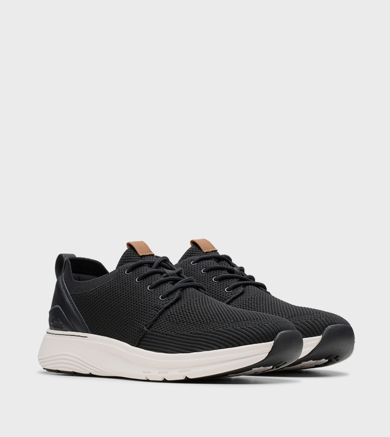 MOTION TREK Runner Sneakers