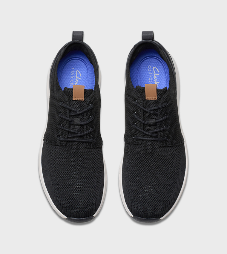 MOTION TREK Runner Sneakers