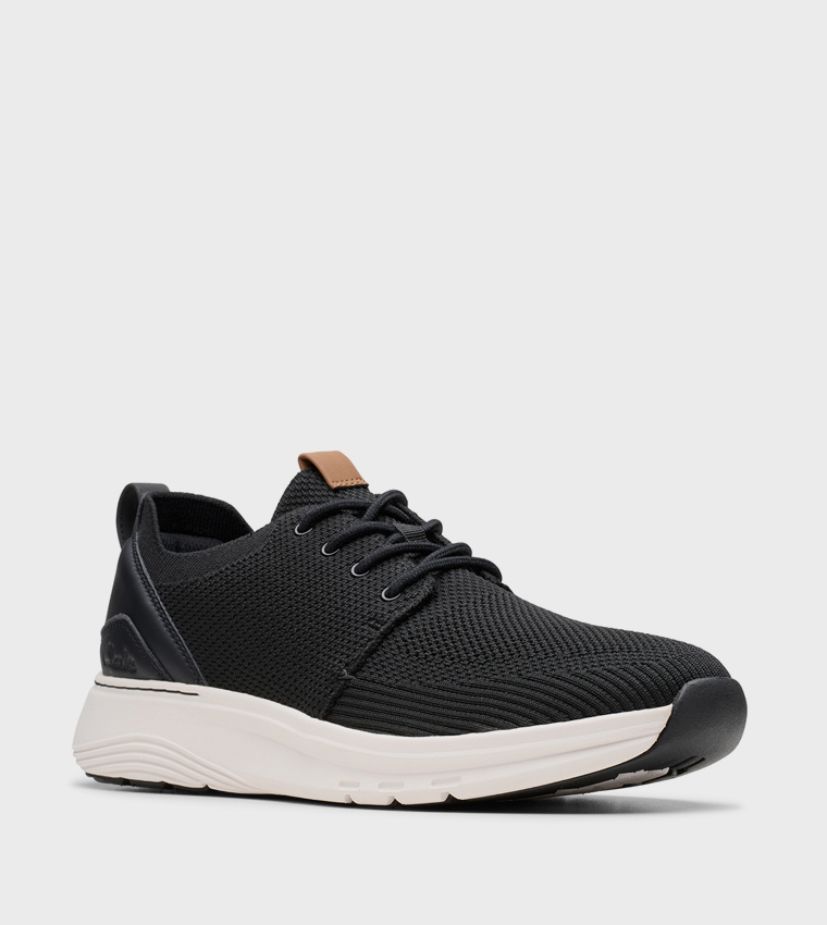 MOTION TREK Runner Sneakers