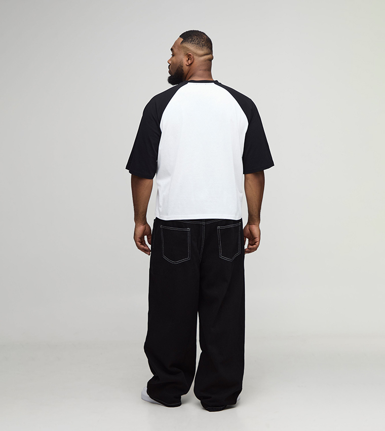 جينز بقصة مريحة للمقاسات الكبيرة والطويلة 