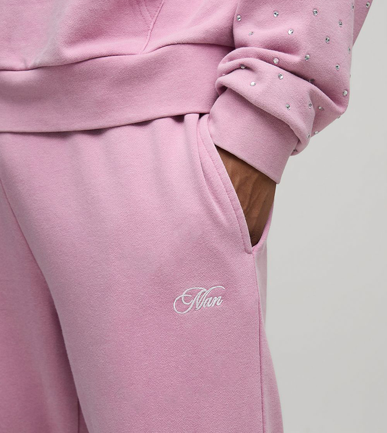 بنطلون رياضي مغسول مزين