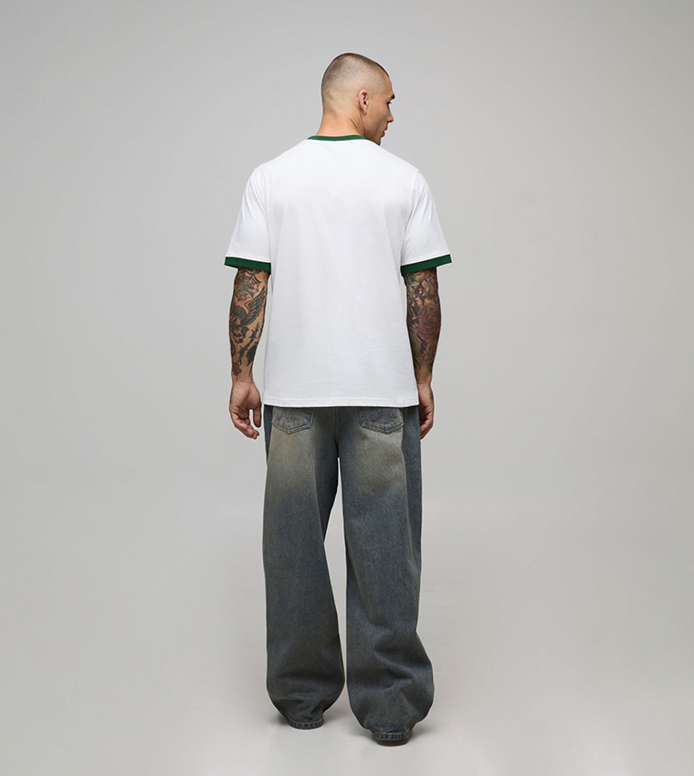 تيشيرت بكم قصير بطبعة شعار