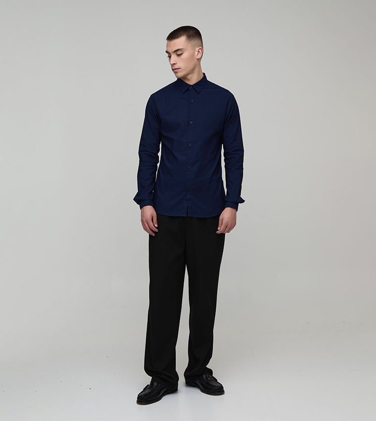 قميص ضيق كم طويل