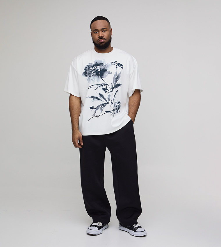 تيشيرت أوفرسايز بطبعة زهور للمقاسات الكبيرة