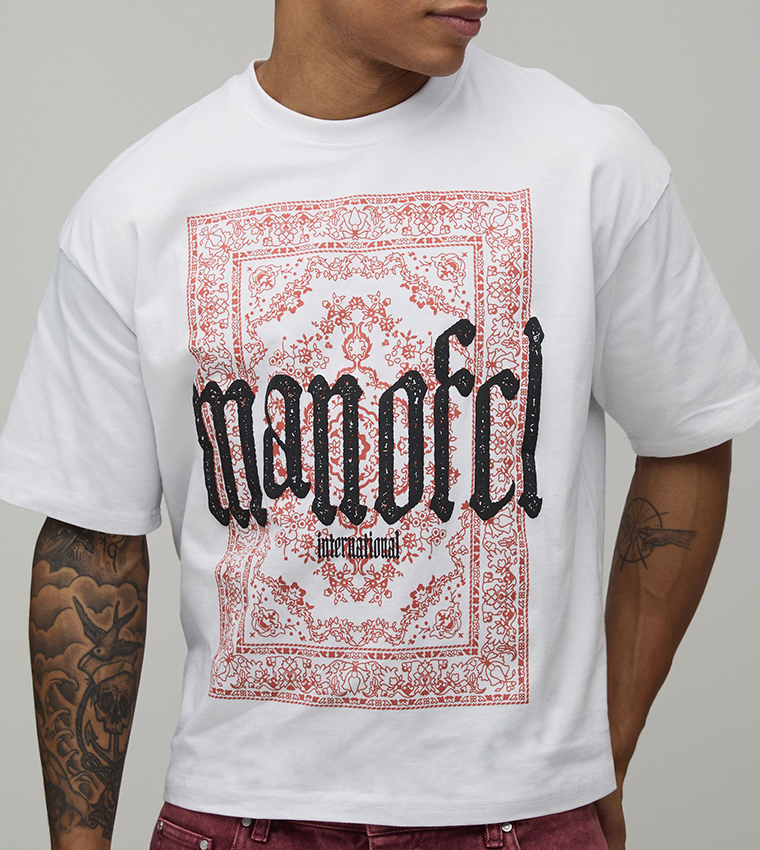 تيشيرت اوفرسايز بطبعة بيزلي