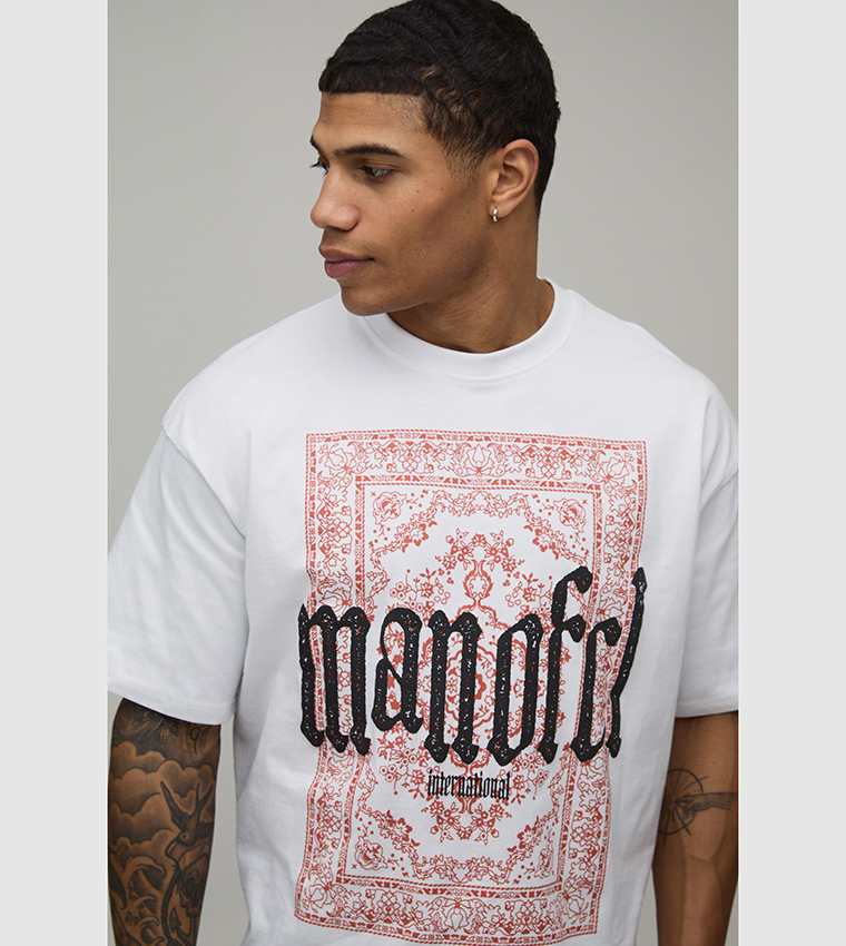 تيشيرت اوفرسايز بطبعة بيزلي