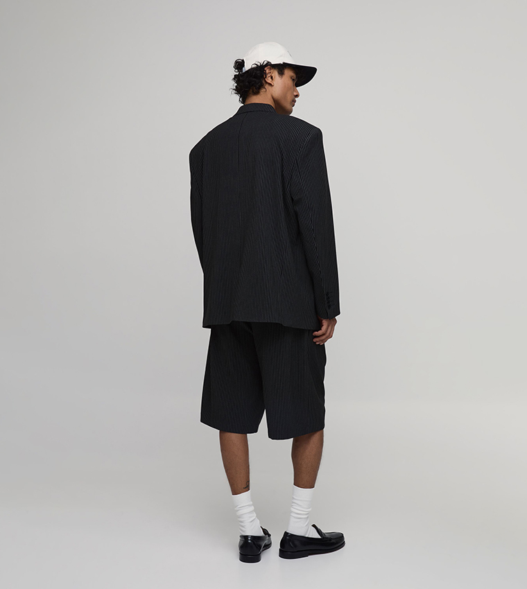 جاكيت أوفرسايز مخطط