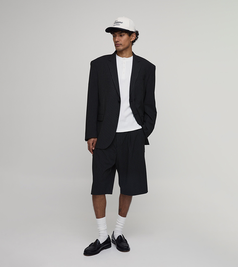 جاكيت أوفرسايز مخطط