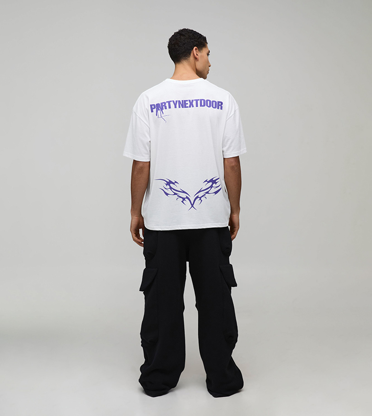 تيشيرت اوفرسايز بطبعة بارتي نكست دور مرخصة