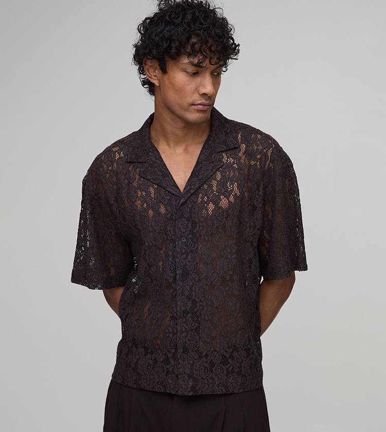 قميص بكم قصير بقصة واسعة بدانتيل