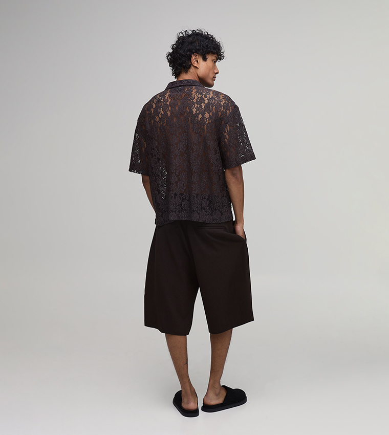 قميص بكم قصير بقصة واسعة بدانتيل