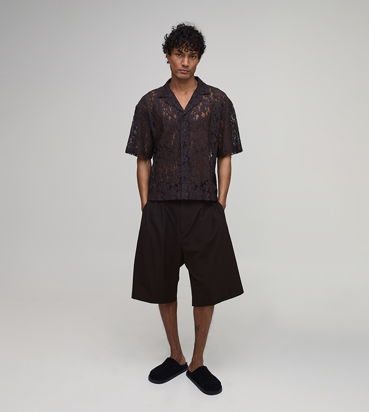 قميص بكم قصير بقصة واسعة بدانتيل