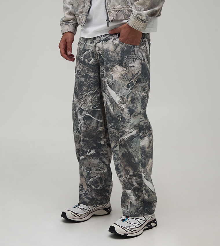Washed Barrel Fit Jeans