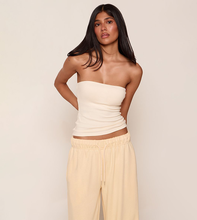 PrettyLittleThing  Cropped Tops - Cream Cropped Tops