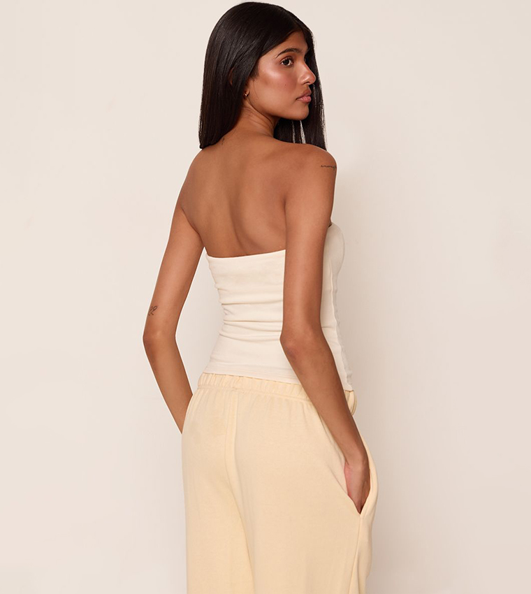 PrettyLittleThing  Cropped Tops - Cream Cropped Tops