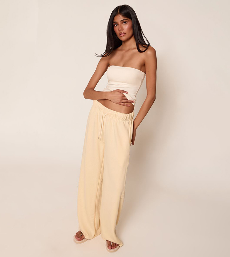 PrettyLittleThing  Cropped Tops - Cream Cropped Tops
