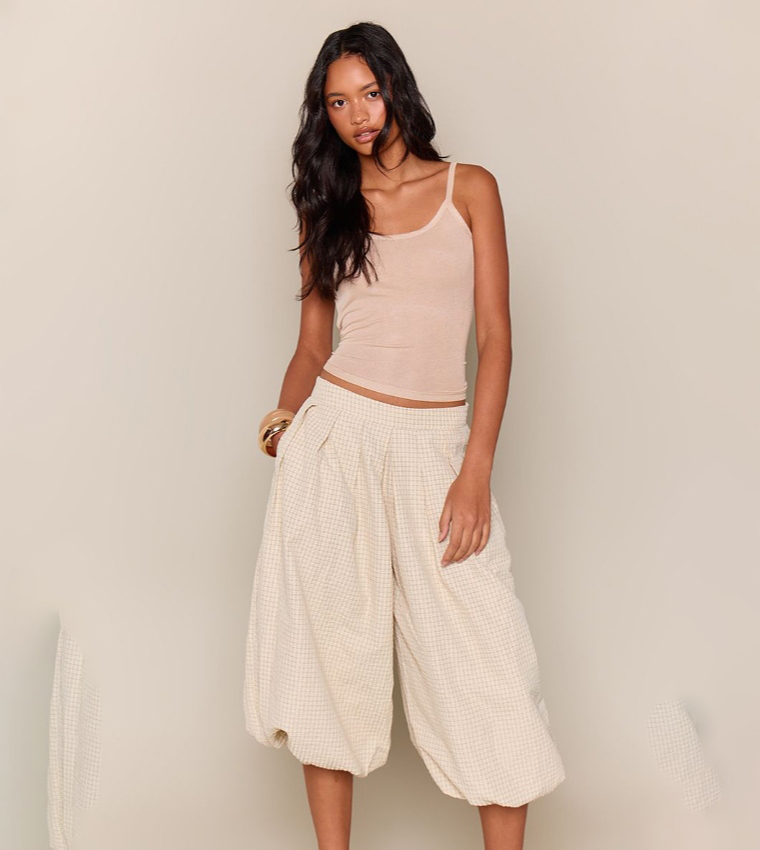 بريتي ليتل ثينغ  توبات بلا أكمام  - بيج Sleeveless Tops