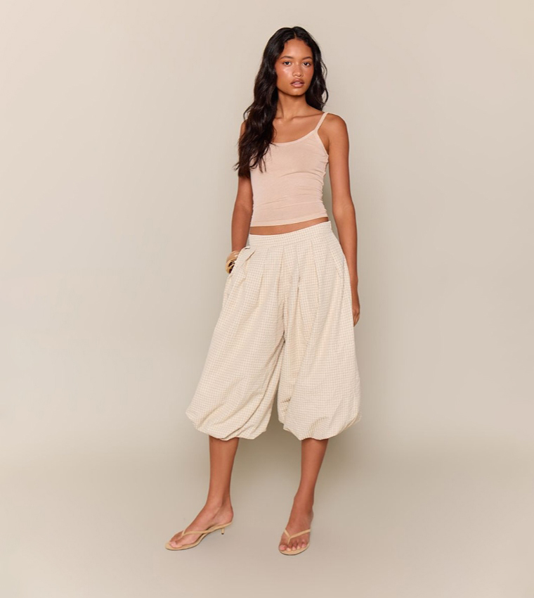 بريتي ليتل ثينغ  توبات بلا أكمام  - بيج Sleeveless Tops