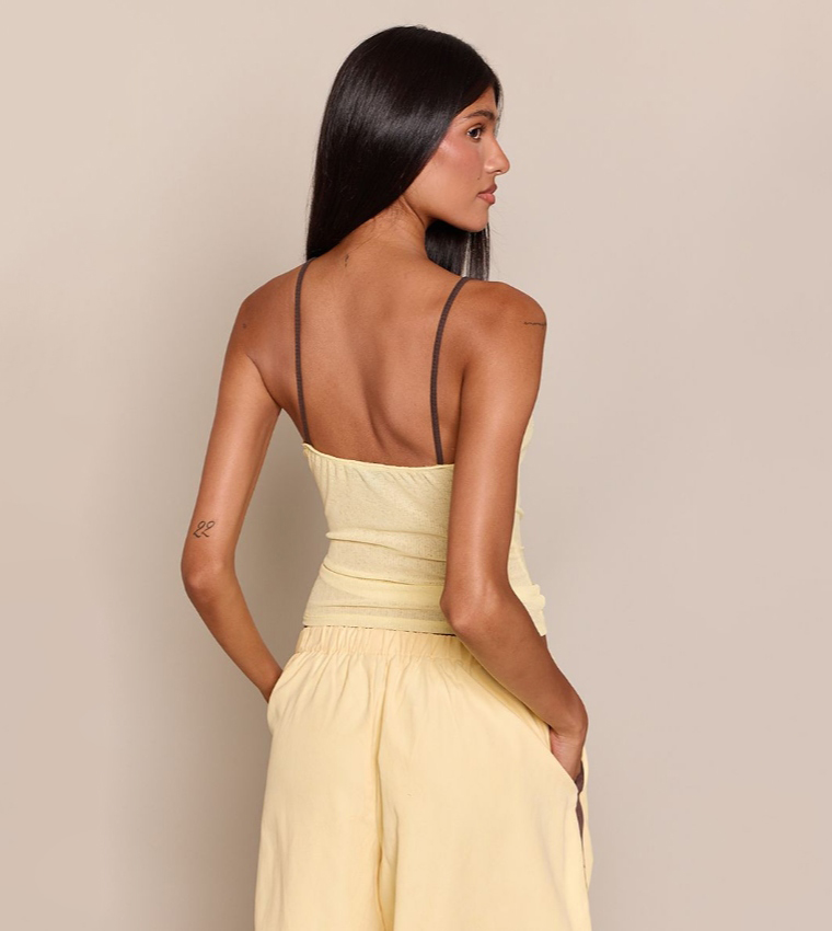 بريتي ليتل ثينغ  توبات بلا أكمام  - أصفر Sleeveless Tops