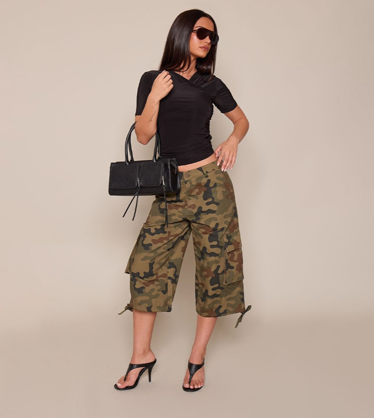 بريتي ليتل ثينغ  توبات قصيرة - أسود Cropped Tops