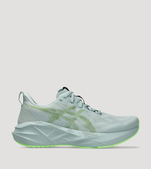 NOVABLAST 5 Textured Running Shoes