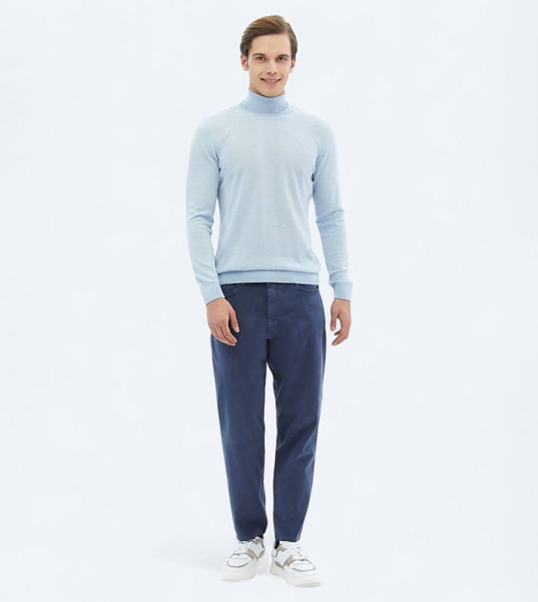 Weaving Carrot Fit Casual Trousers