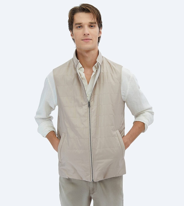 Solid Regular Fit High Neck Woven Gilet