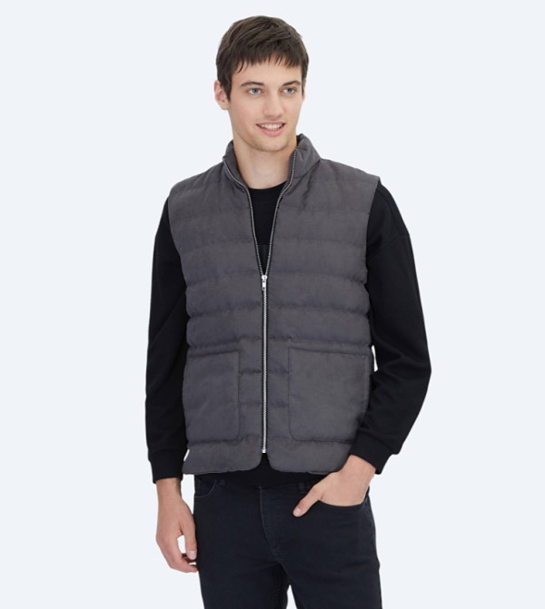 Solid Regular Fit High Neck Woven Gilet
