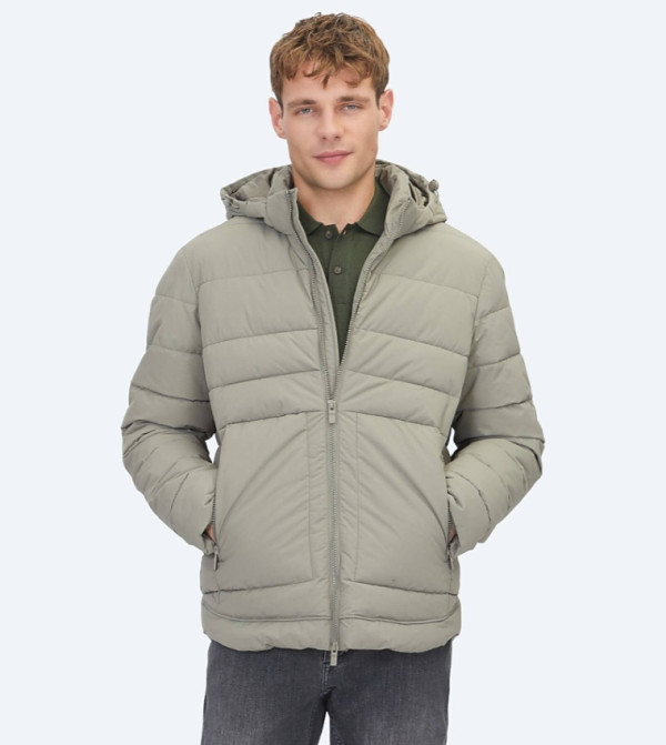 Solid Regular Fit Hooded Woven Puffer Jacket