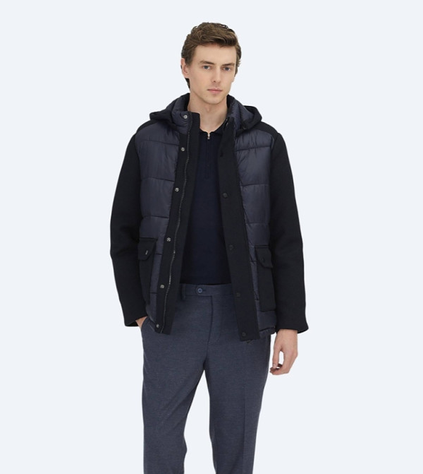 Solid Regular Fit Hooded Woven Puffer Jacket
