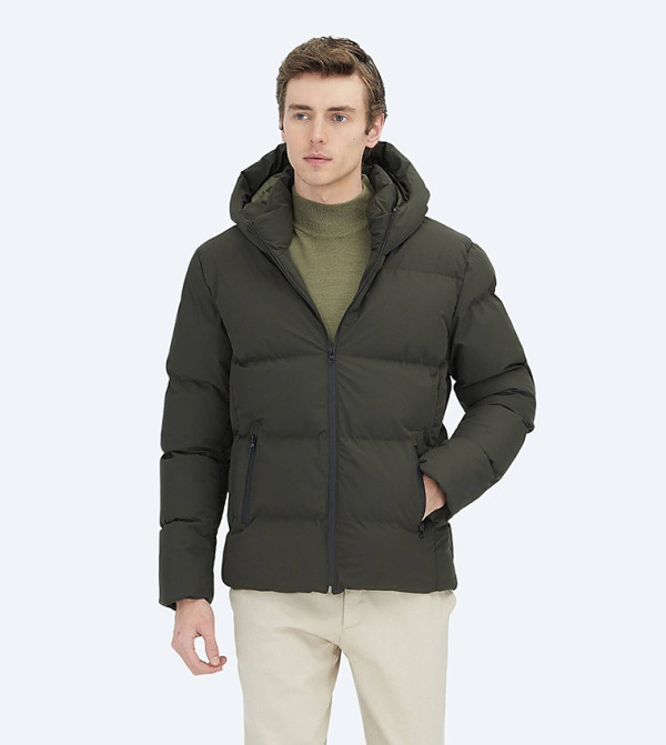 Solid Regular Fit Hooded Woven Puffer Jacket