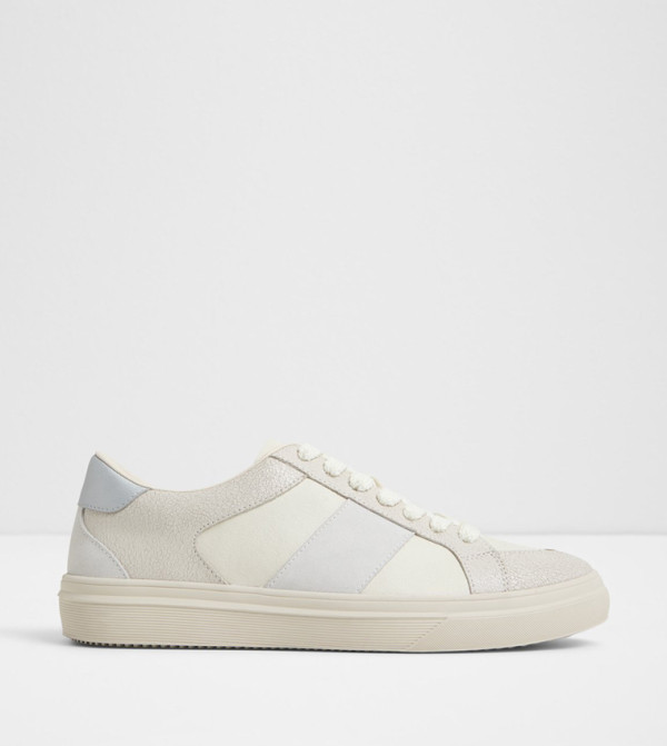 BRAXTON Lace Up Low Top Sneakers